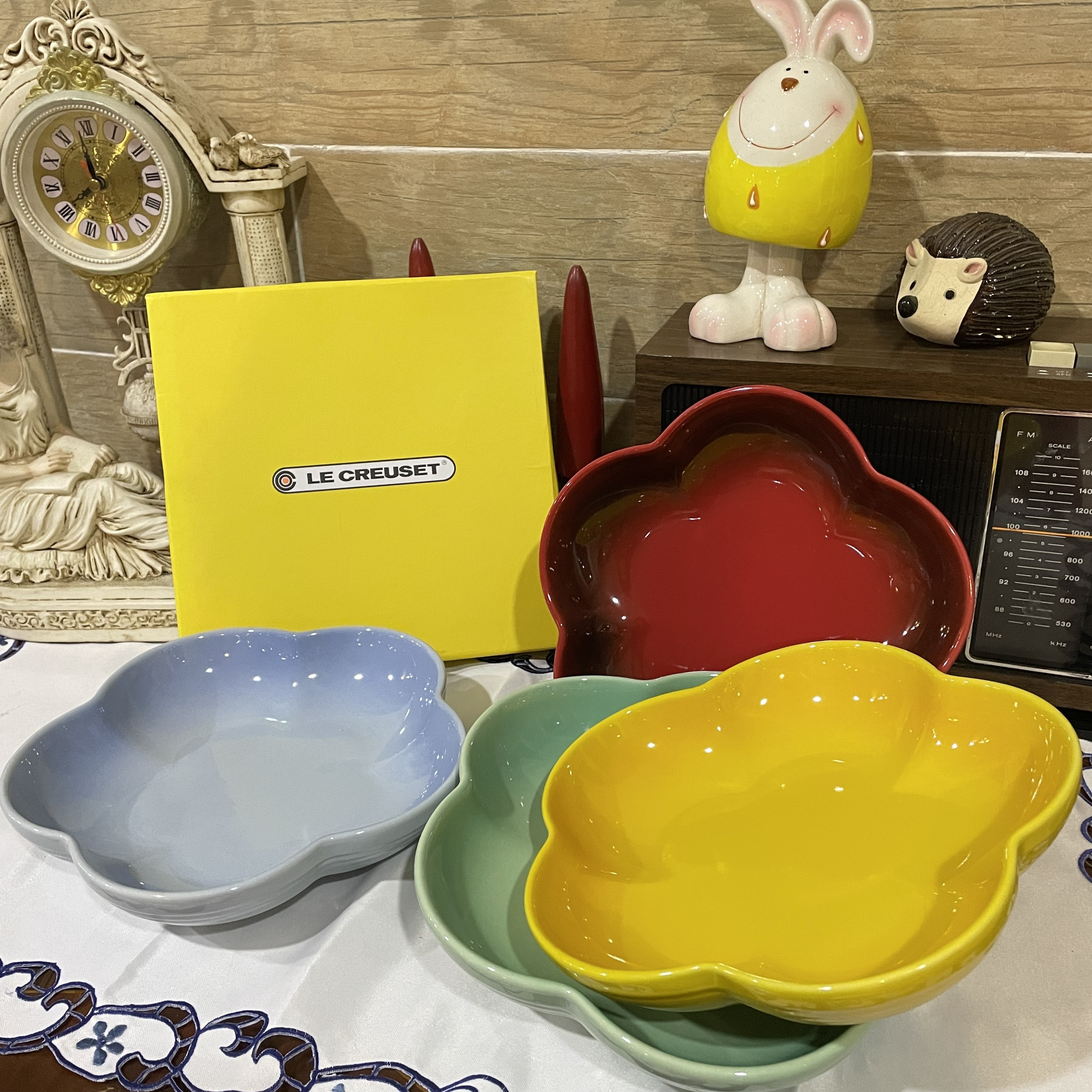 Le Creuset Flower Plate Dish Bright Rainbow 4 Color 8"