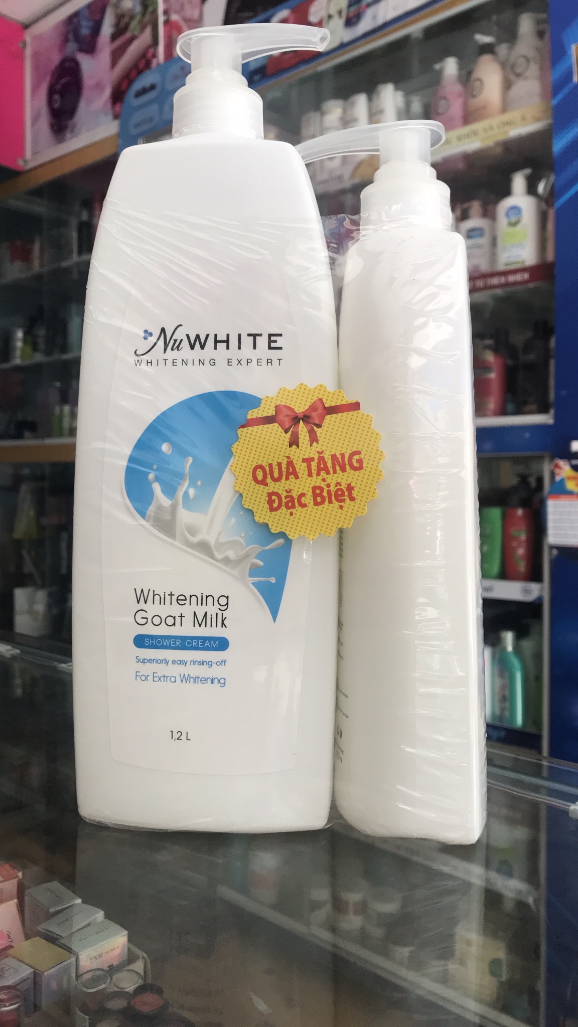 Sữa tắm trắng da NuWhite tinh chất 1.2 lít ( cty hết hàng tặng )