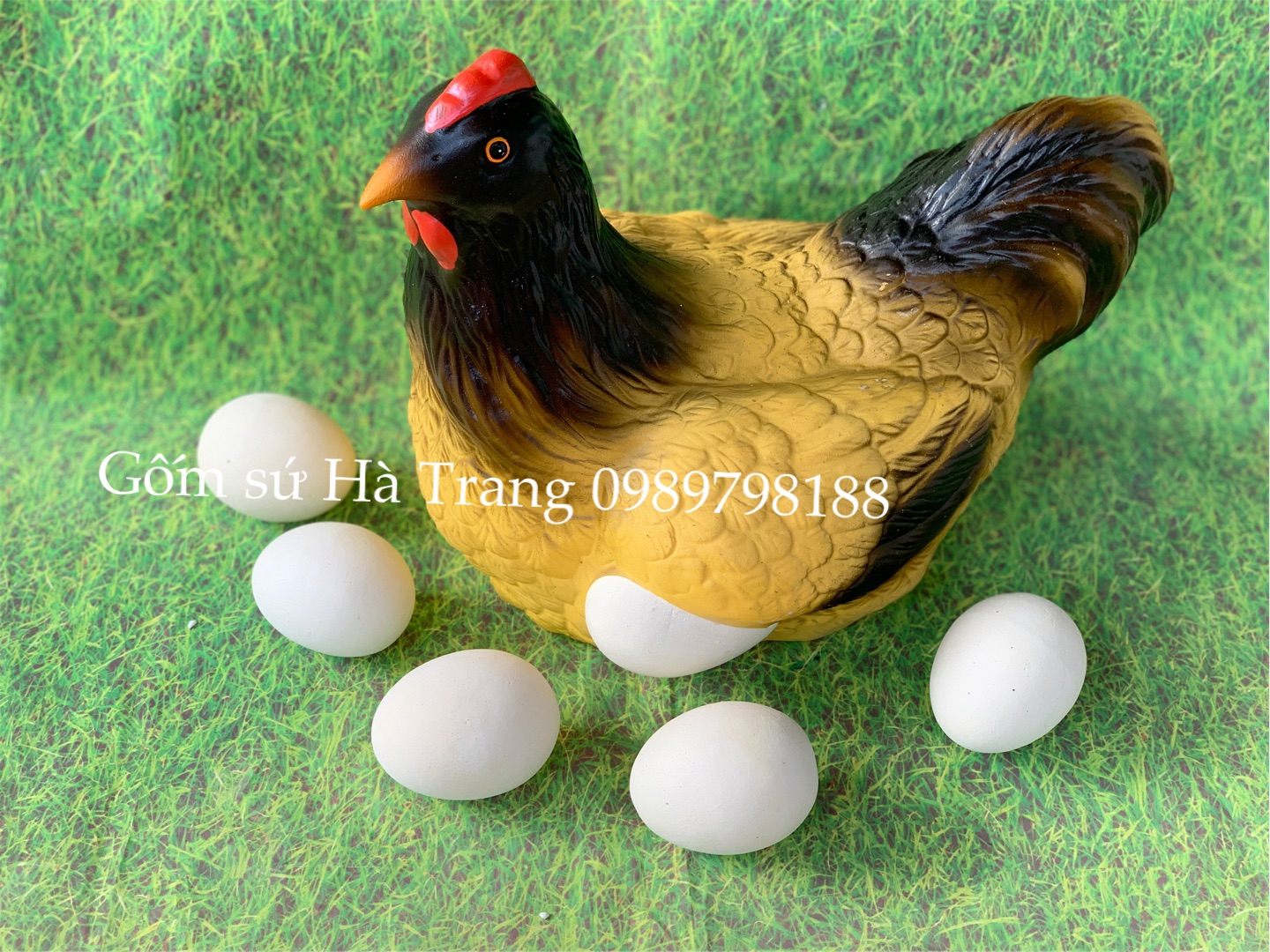 Tượng gà mái đẻ trứng ( con gà tài lộc ) gốm sứ Bát Tràng