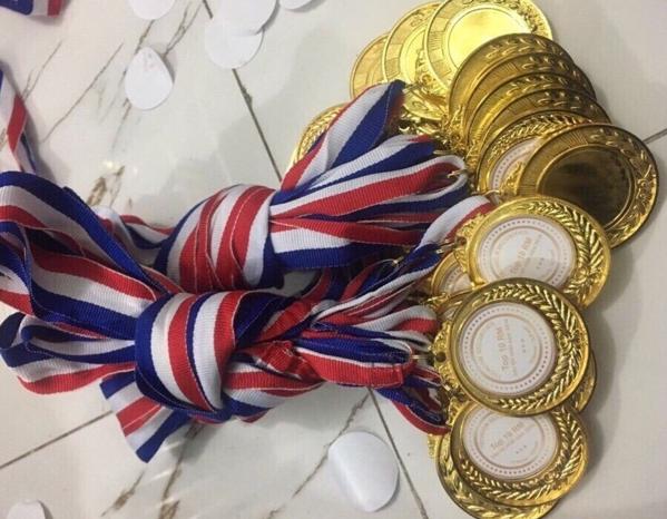 Huy chương : V à n g , Bạc , Đồng