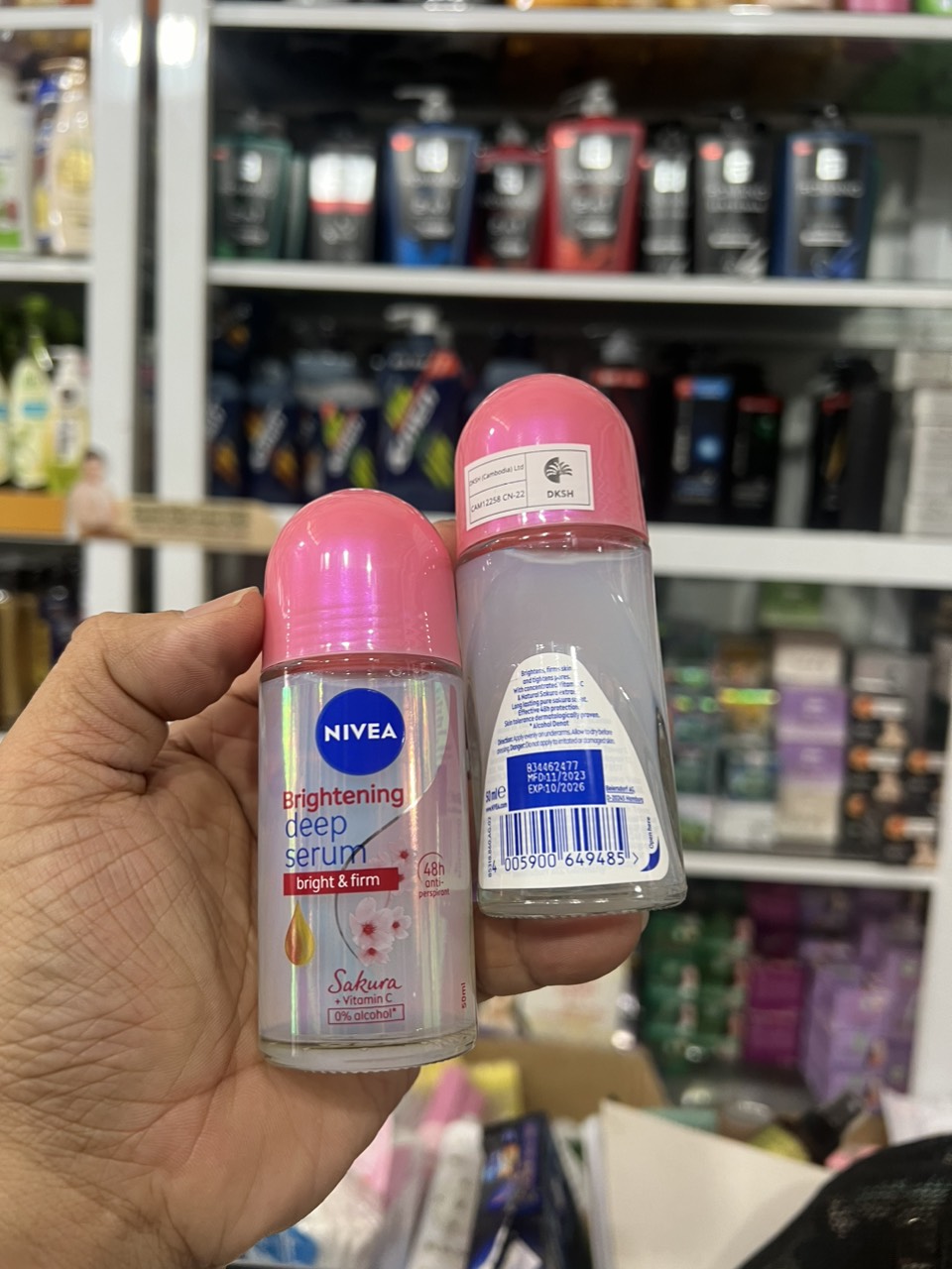 Lăn ngăn mùi nivea bright deep serum sakura 50ml