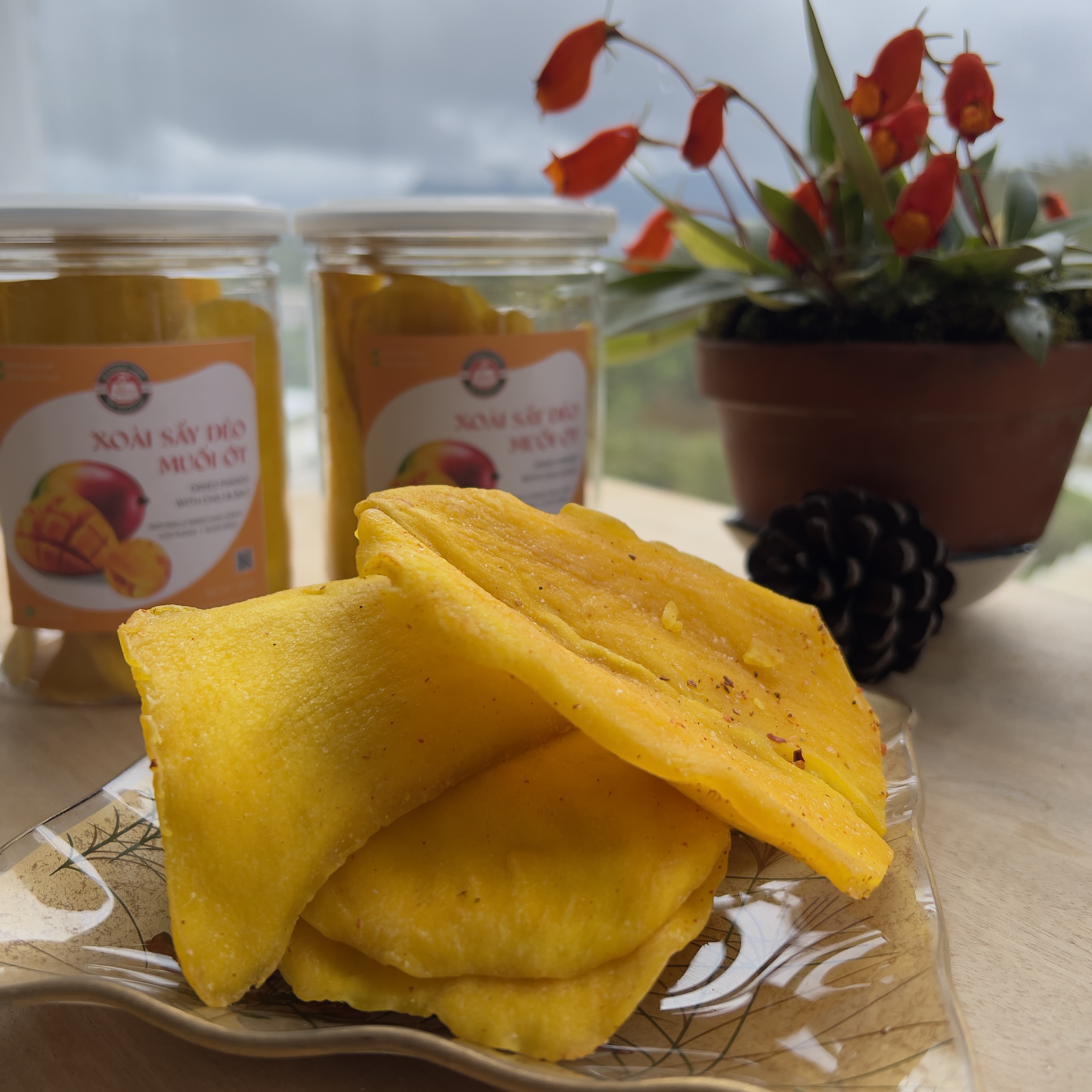 Xoài sấy dẻo muối ớt BanhMat Farm đặc sản Đà Lạt đậm đà vị xoài nguyên lát cùng vị cay muối ớt