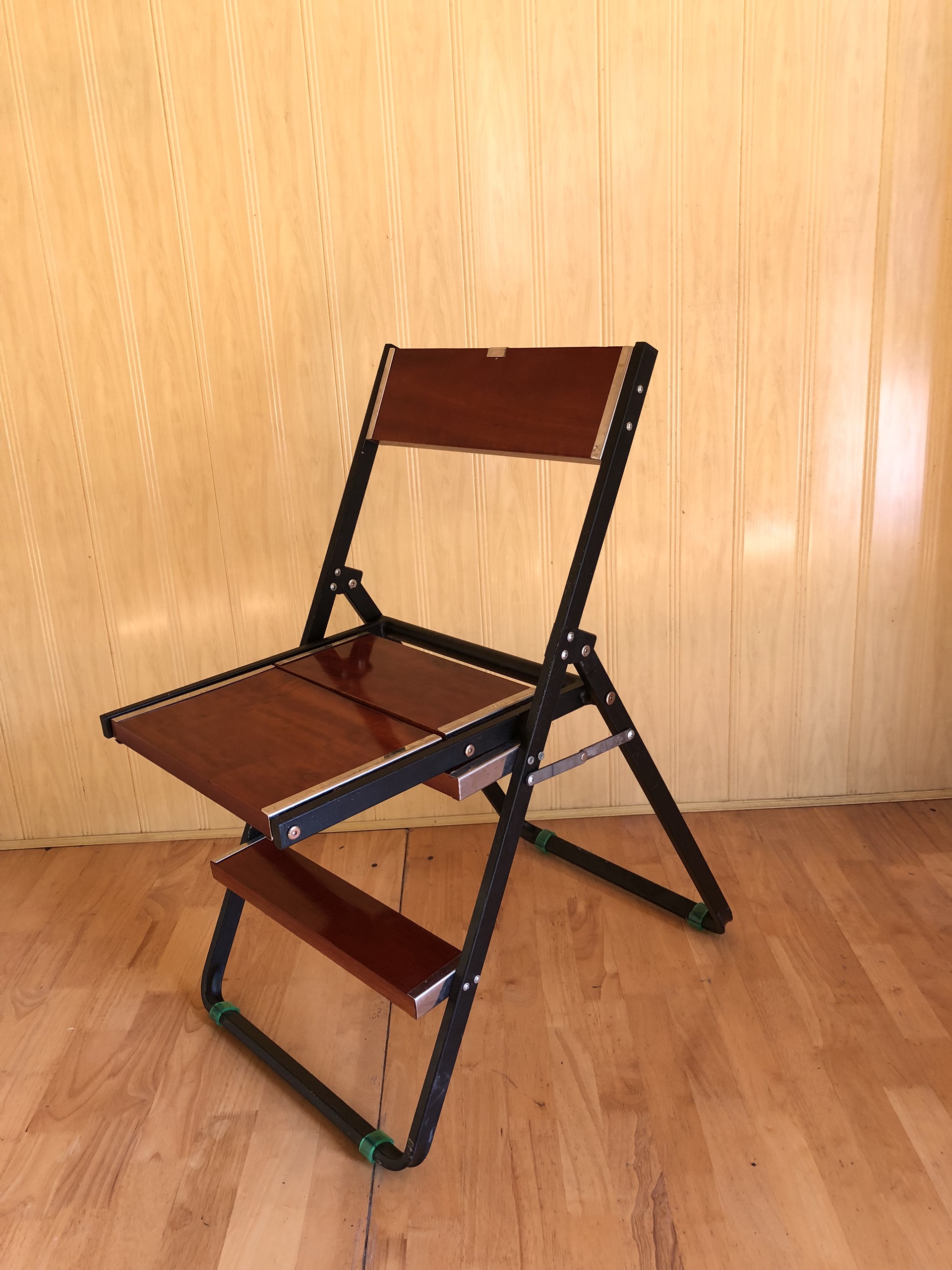 Thang ghế gấp gọn tiện lợi