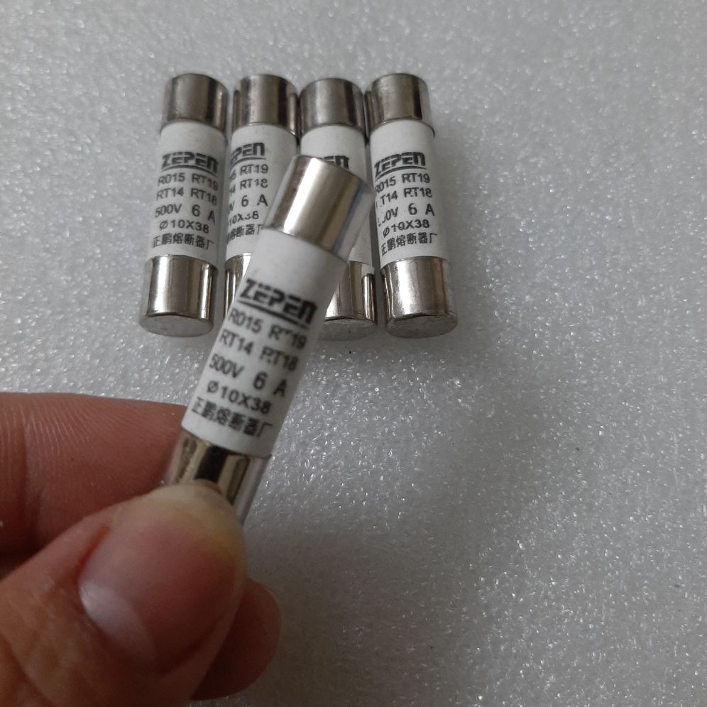 10 Cầu chì sứ 6A 10x38