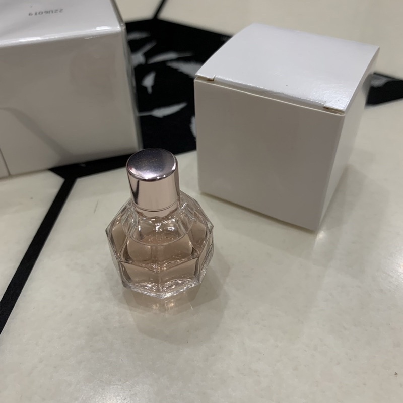Nước hoa nữ Mini Viktor & Rolf Flowerbomb edp 7ml (hộp như hình)