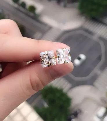 Bông tai đá pha lê vuông đen titan cao cấp BT21