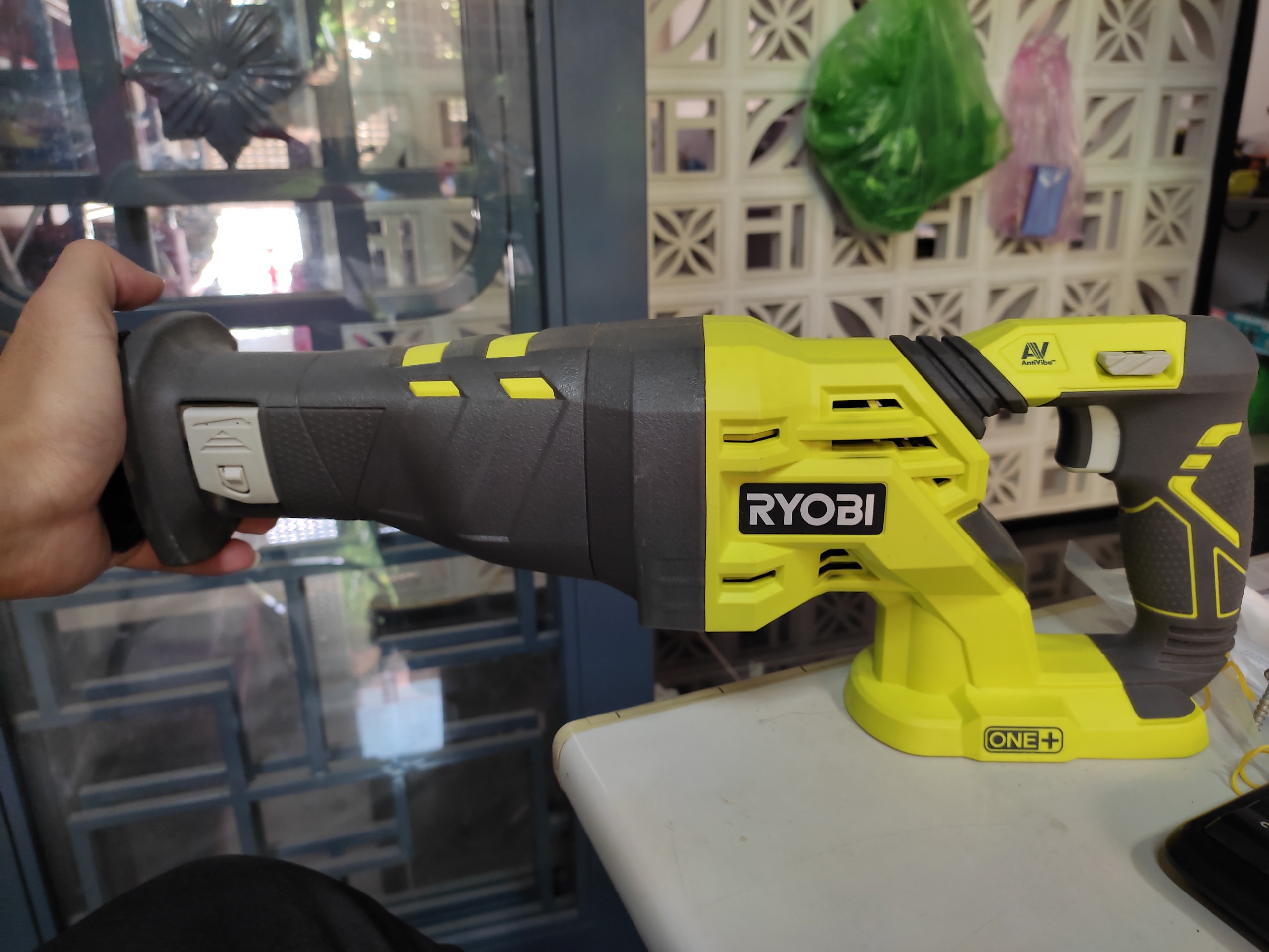 THÂN MÁY CƯA KIẾM PIN RYOBI R18RS-0