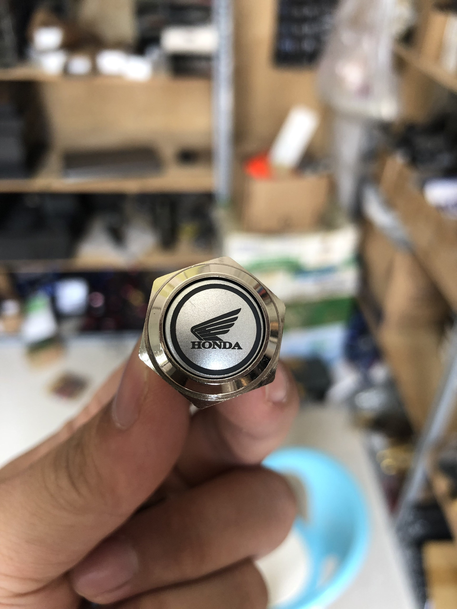 Nút nhấn công tắc có Led gắn xe máy/ô tô