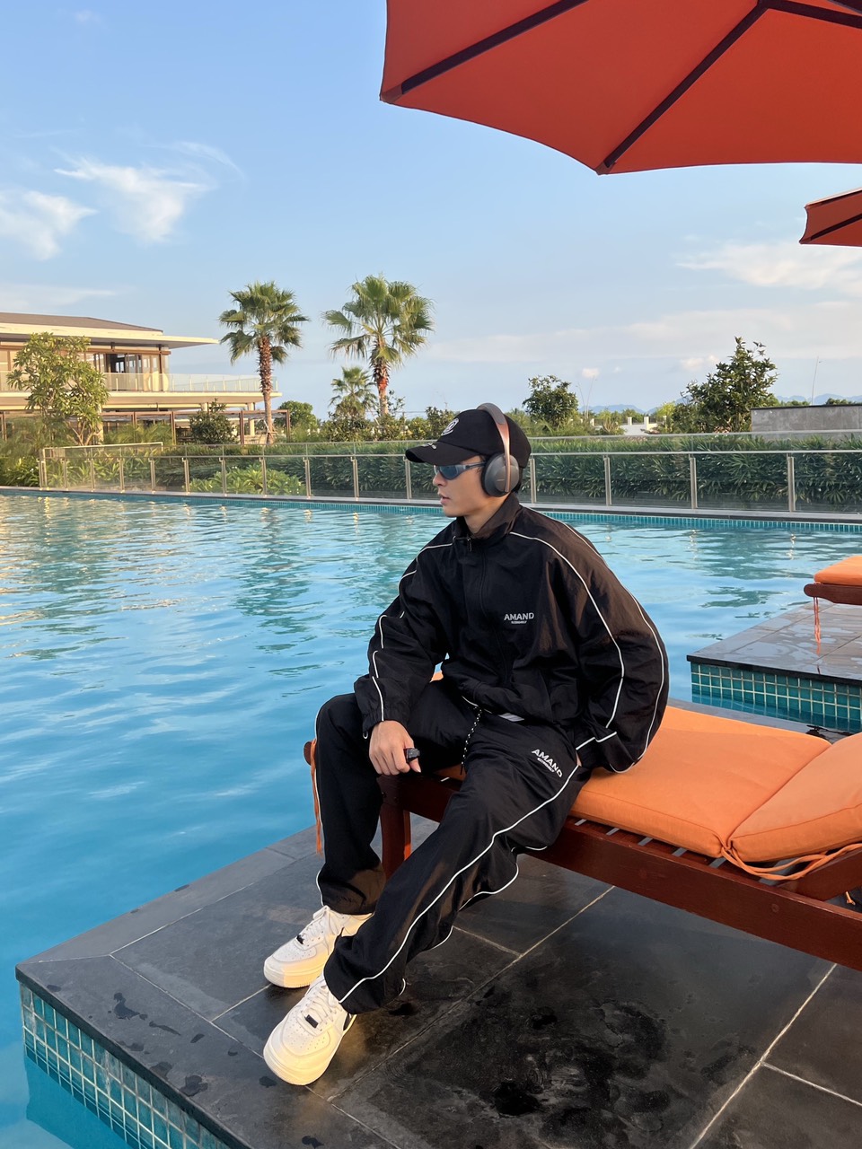 Bộ Gió Amand x Anh Vũ Beyond Tracksuit - Black
