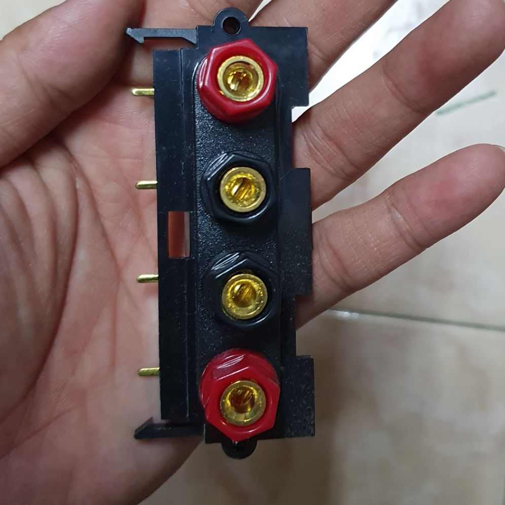 Cọc loa 4 âm ly
