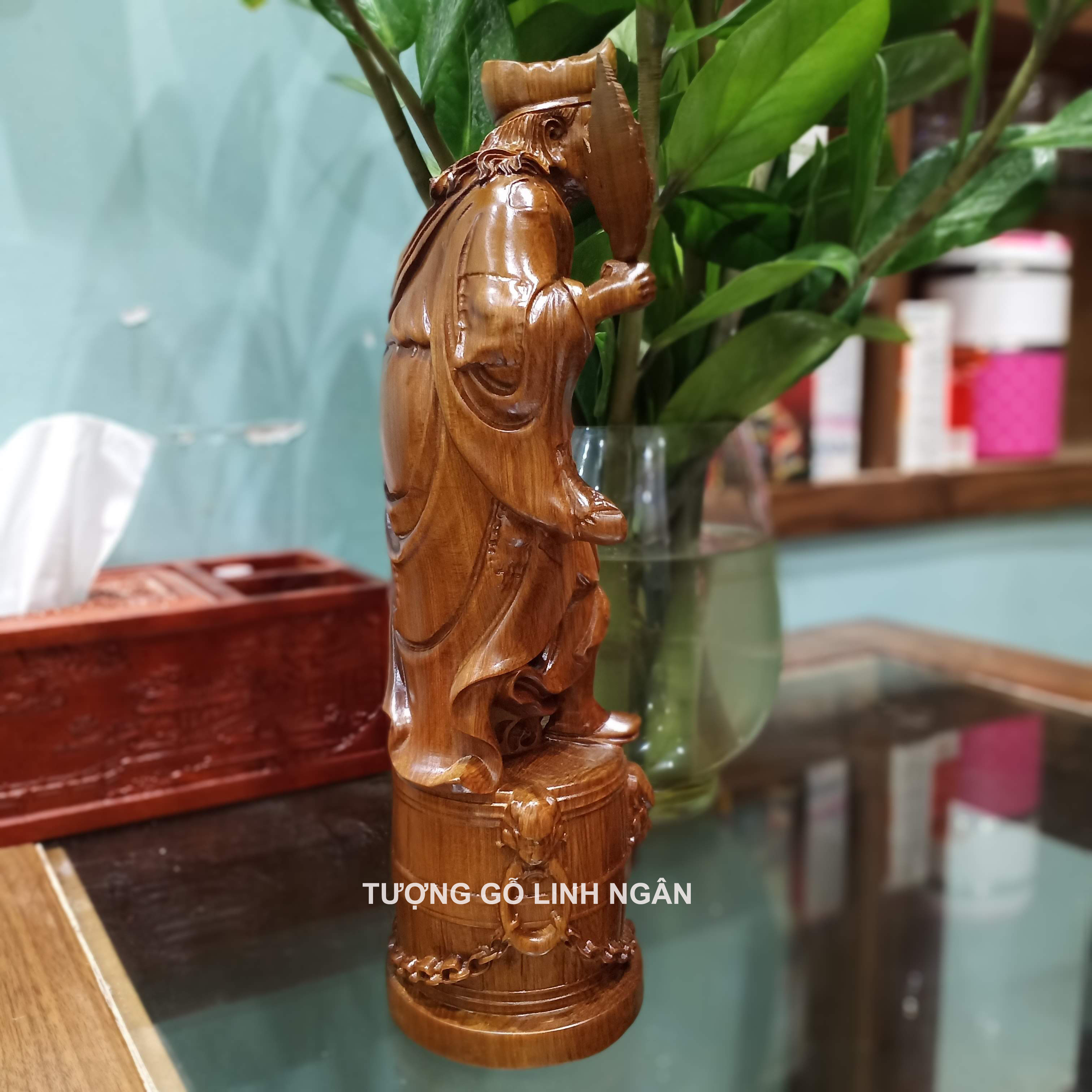 Tượng Tế Công bằng gỗ