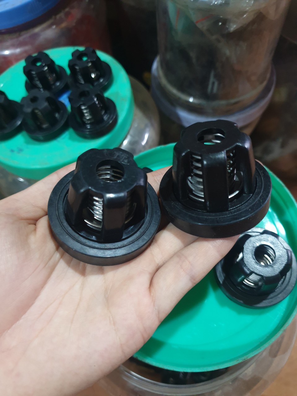 Combo bộ 2 cái phớt lồi, vam 1 chiều máy rửa xe đầu 90, loại đầu to dùng để lắp thay thế cho van 1 chiều đầu máy xịt rửa lắp với mô tơ rời