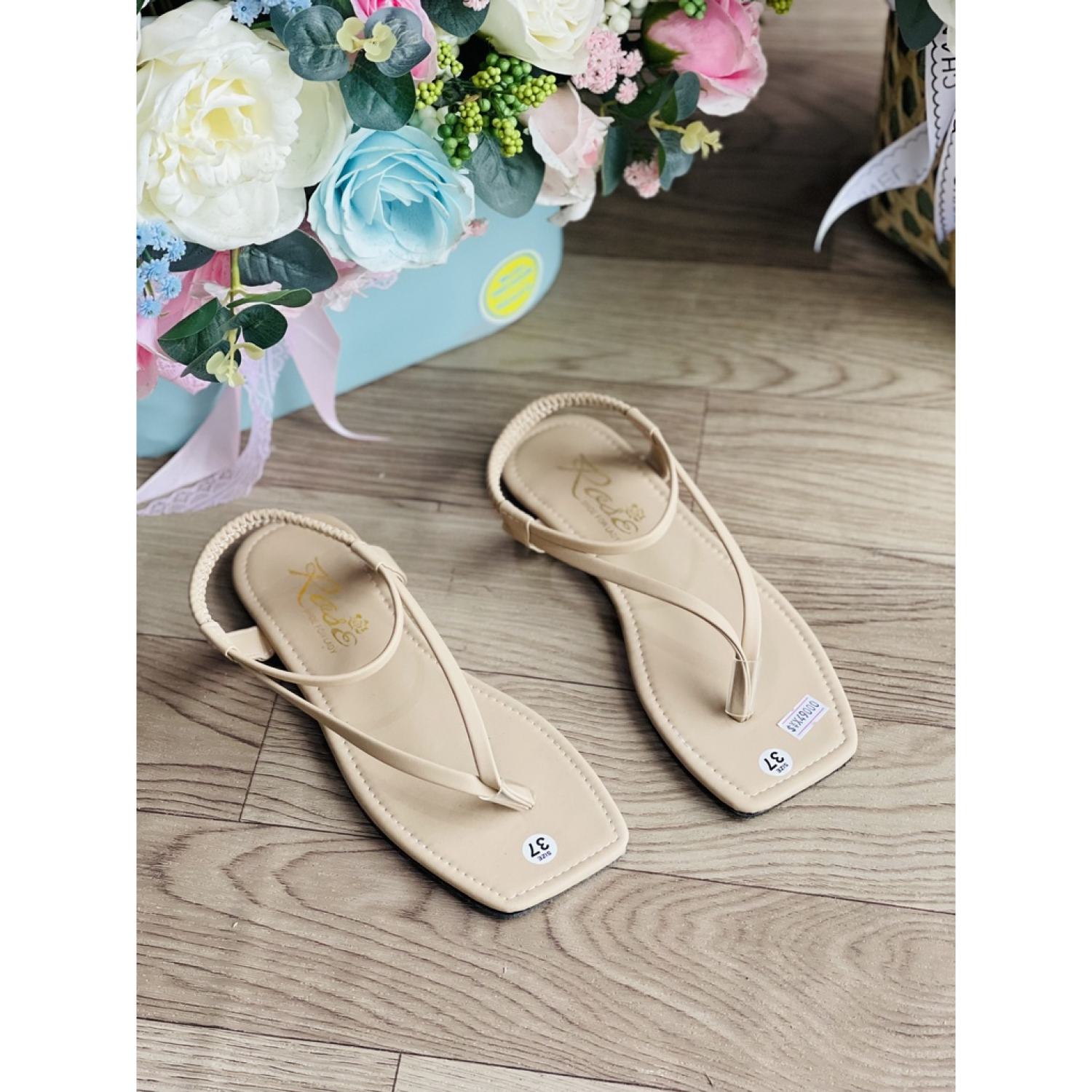 Giày sandal nữ đế bệt kẹp ngón VSD01 da mềm