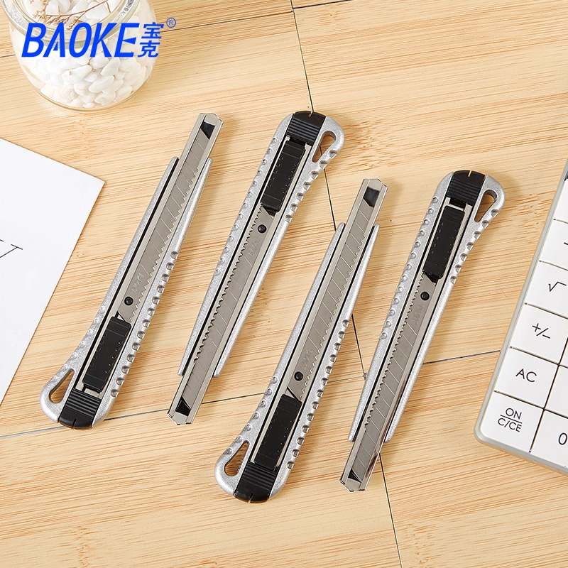 Dao Rọc Giấy Vỏ Kim Loại Baoke UK1402 (9mm)