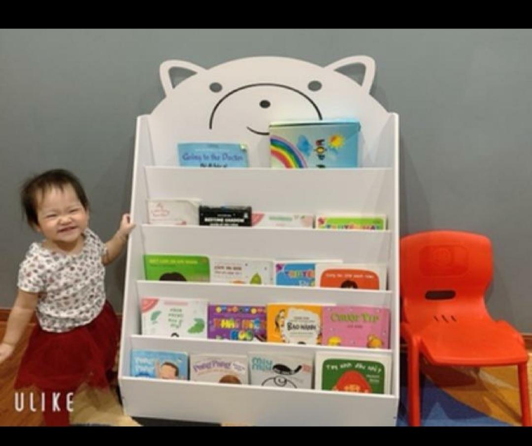 (Khắc tên bé free) Kệ giá sách hình gấu đựng đồ đa năng (size to)