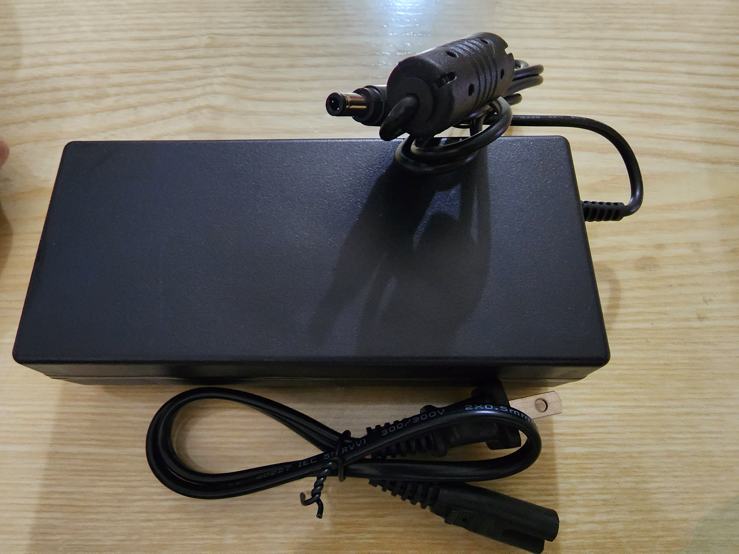 Adapter nguồn DELTA 12V 10A loại xịn dành cho camera