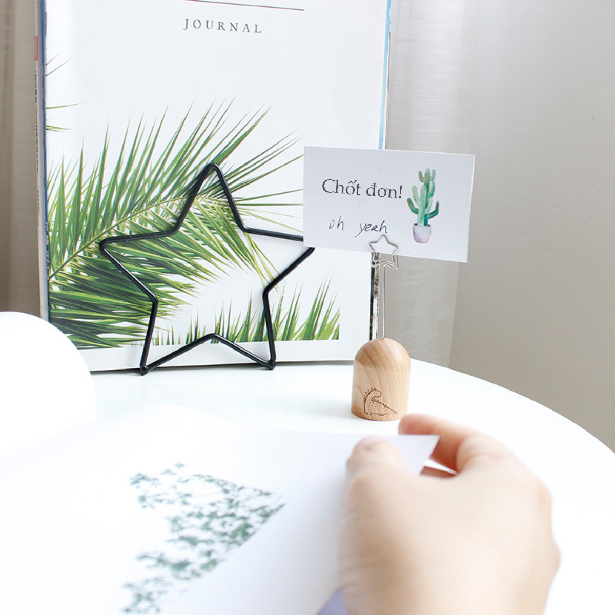 Để kẹp ảnh Polaroid, giấy note bằng gỗ
