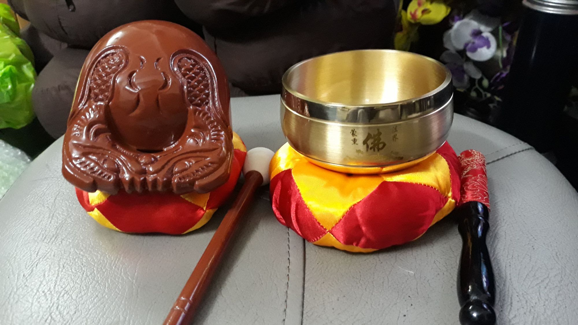 Chuông đồng bát bảo cát tường (  4in = 10cm )