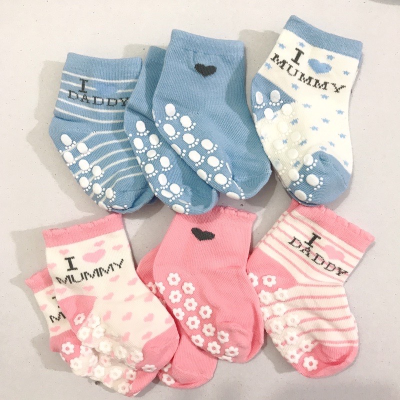 Set 3 Đôi vớ tất chống trượt MOMDAD cho bé (S/M)