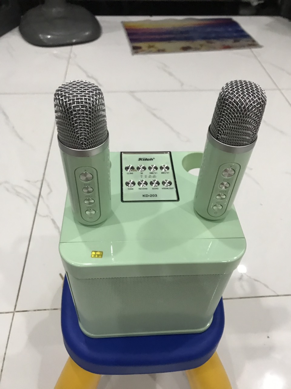 Loa karaoke mini KD203 kèm 2 mic không dây