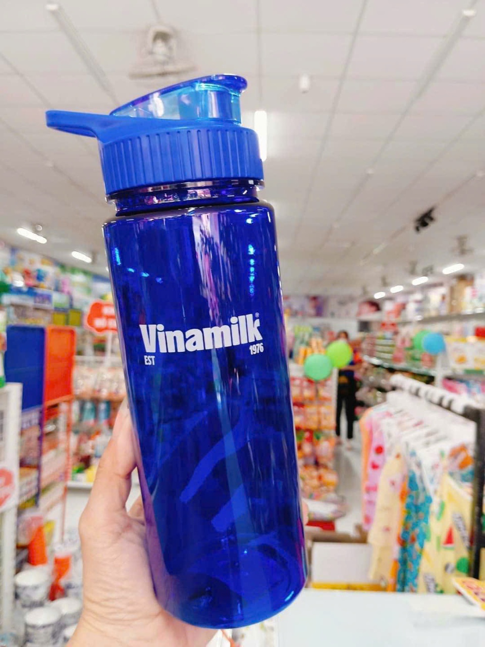 Bình uống nước Matsu nhựa Duy Tân 700ml - Hàng khuyến mãi sữa Vinamilk