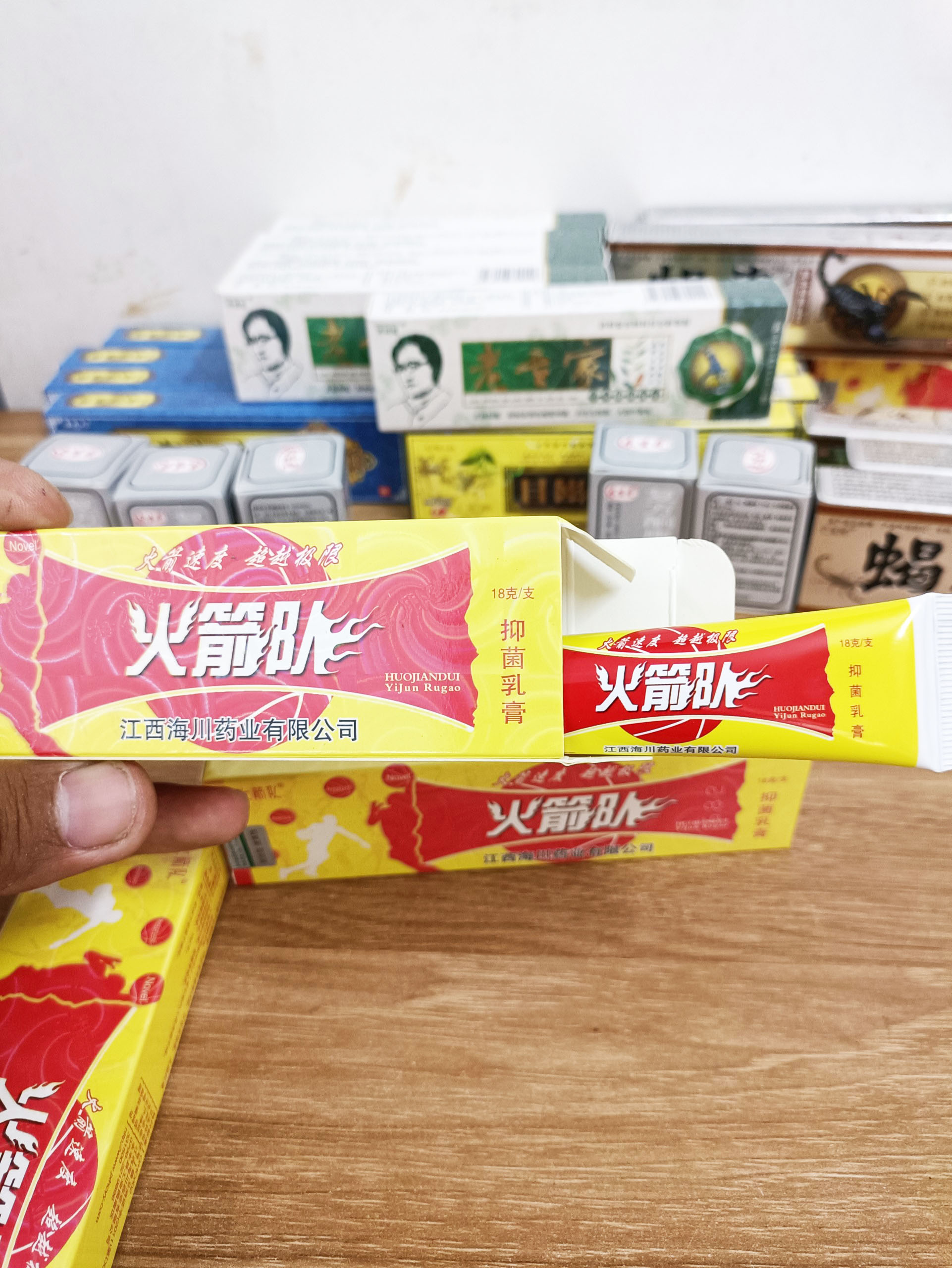 Combo (2 tuýp) Kem Bôi Da Liễu Nấm, Ngứa,Côn Trùng Đốt,Zona