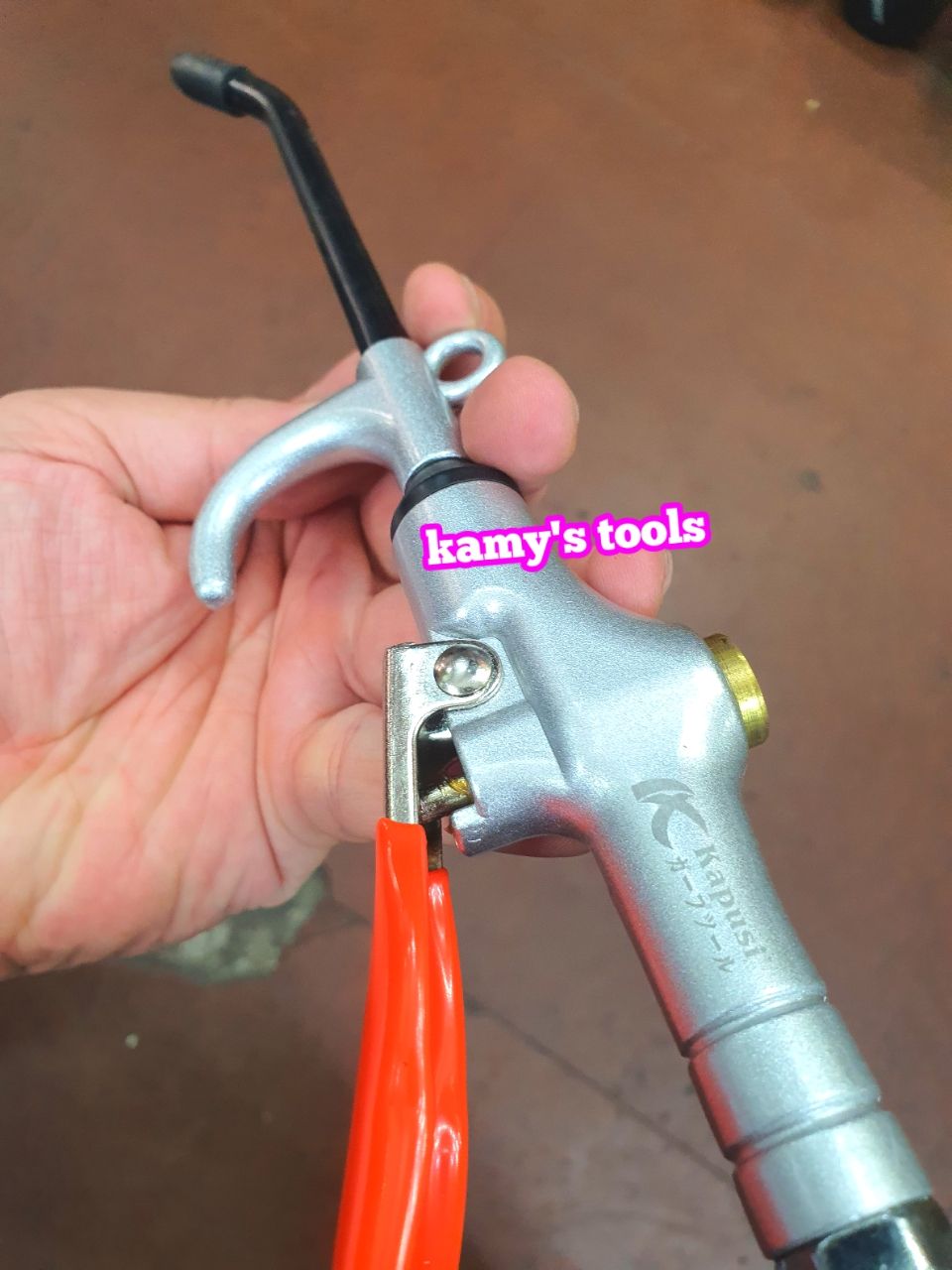 Sung thổi hơi xịt bụi thân sắt Kapusi model K-1017 (dụng cụ xịt bụi thổi hơi)