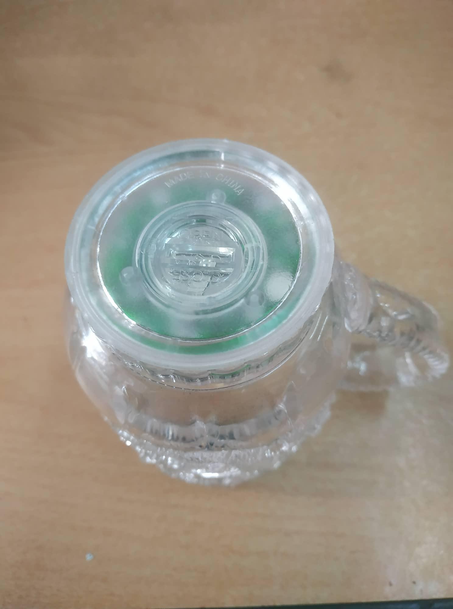 Chiếc Ly Thần Kỳ đổ nước tự sáng