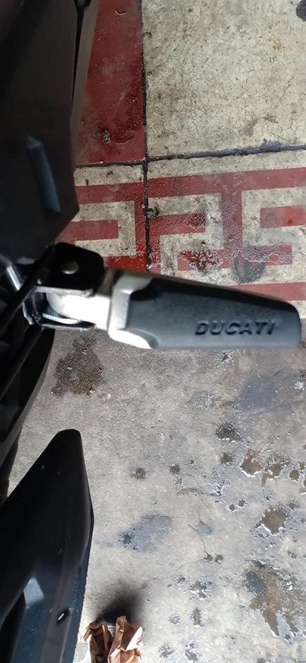 Gác chân xếp ducati cho vario ( mọi xe )