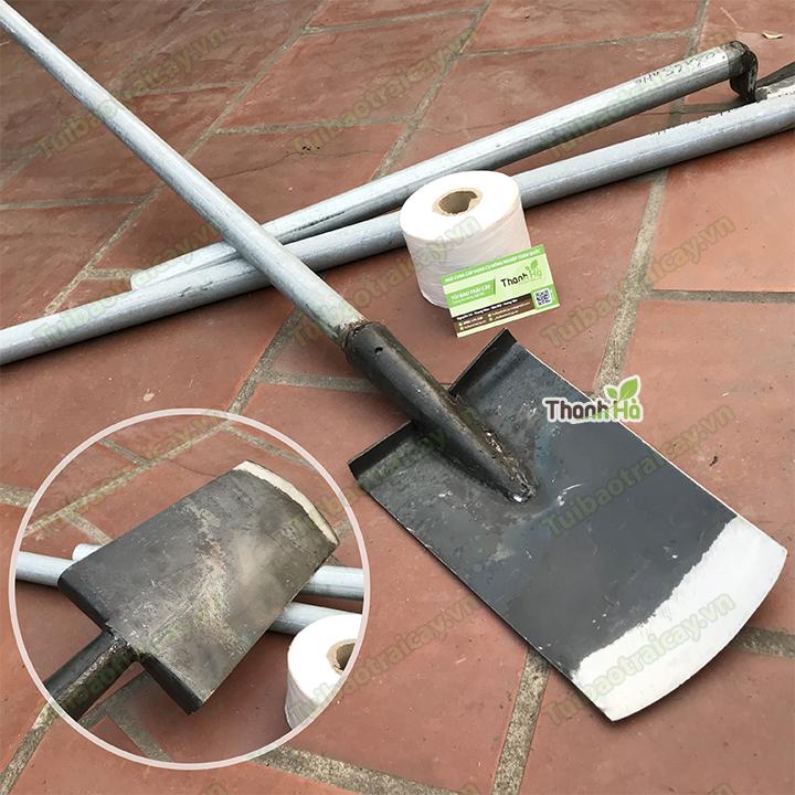 Xẻng làm vườn cán dài