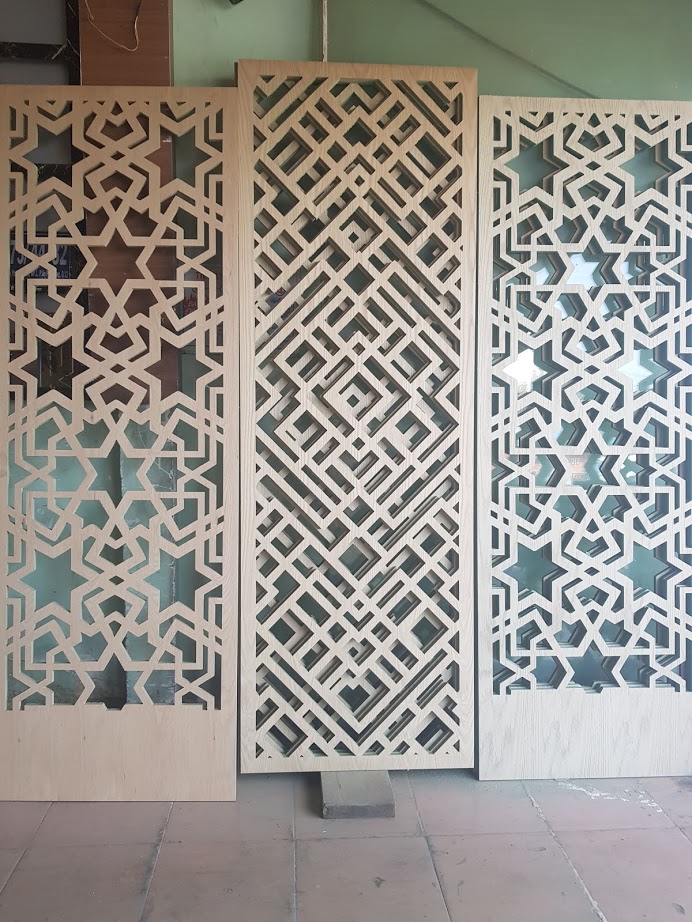 Vách ngăn cnc gỗ công nghiệp phủ vân sồi