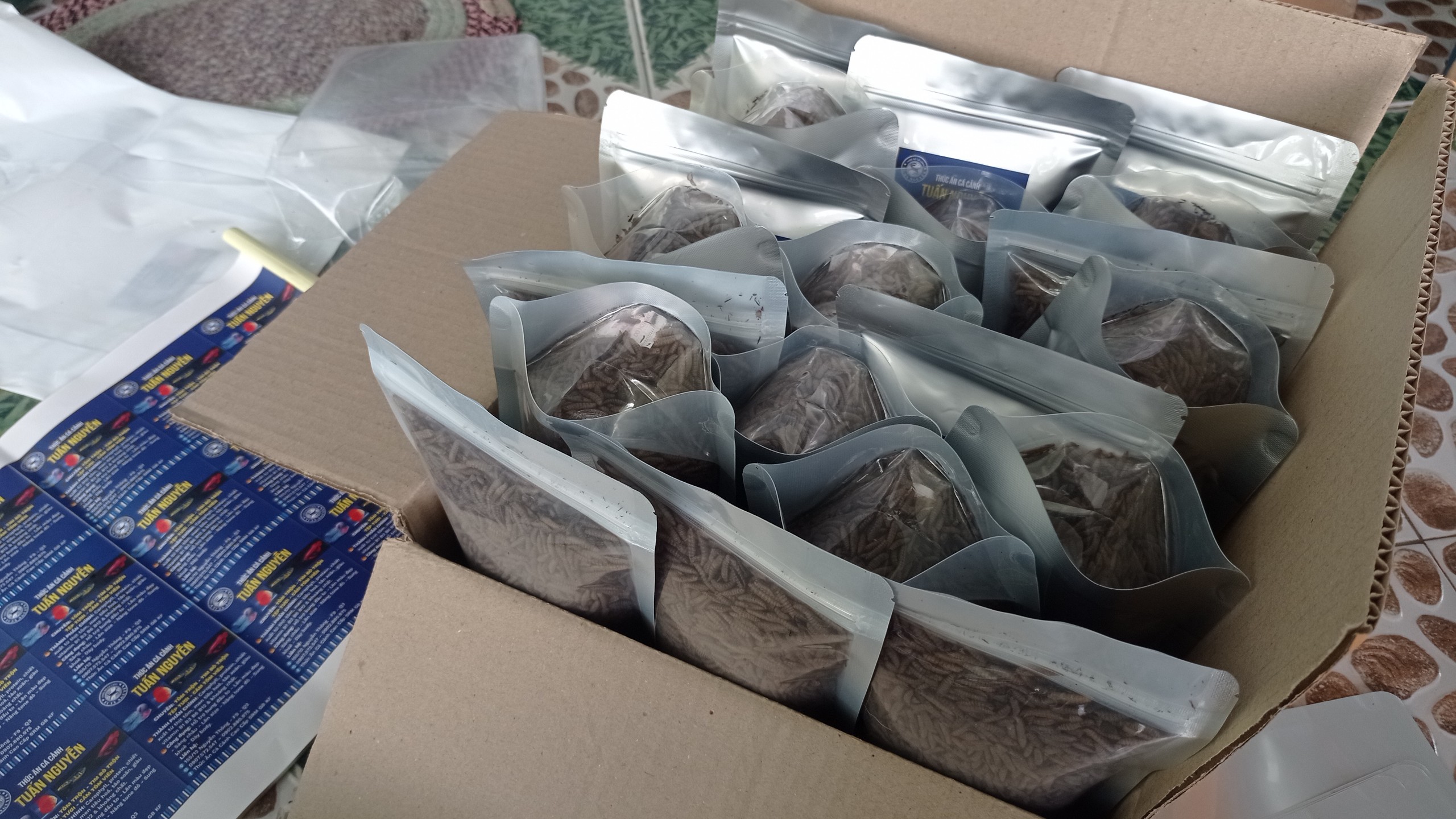 100G Sâu canxi sấy khô giàu dinh dưỡng cho cá koi , lóc cảnh ,la hán , chim , hamter