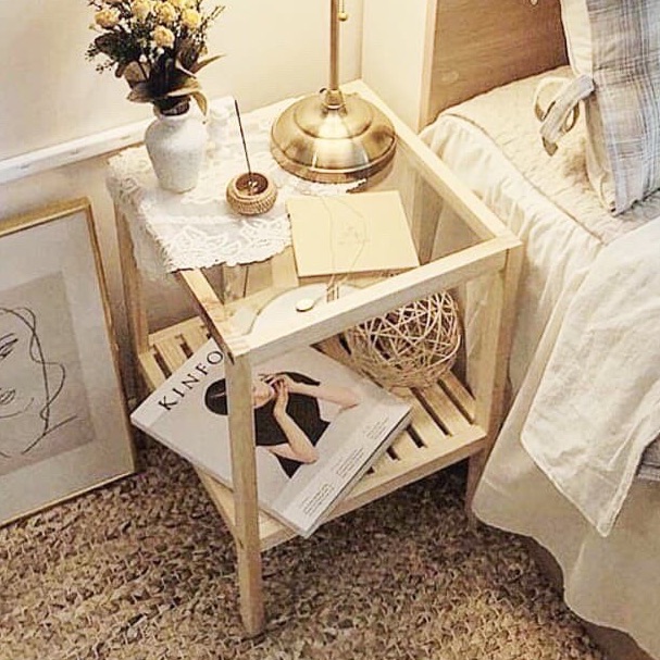 Kệ gỗ để đầu giường mặt kính