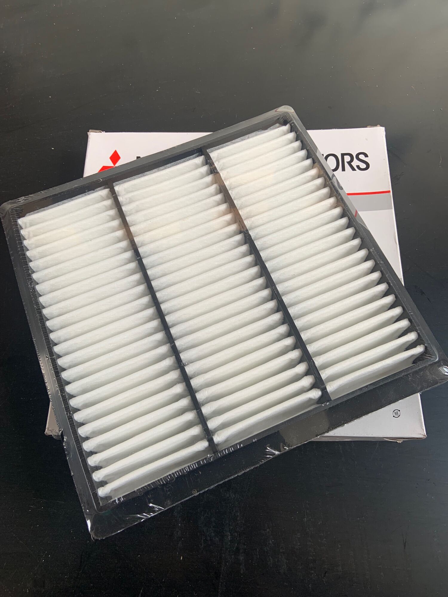 Mitsubishi Jolie - Pajero V33 2000 engine air filter (SP code md620456)