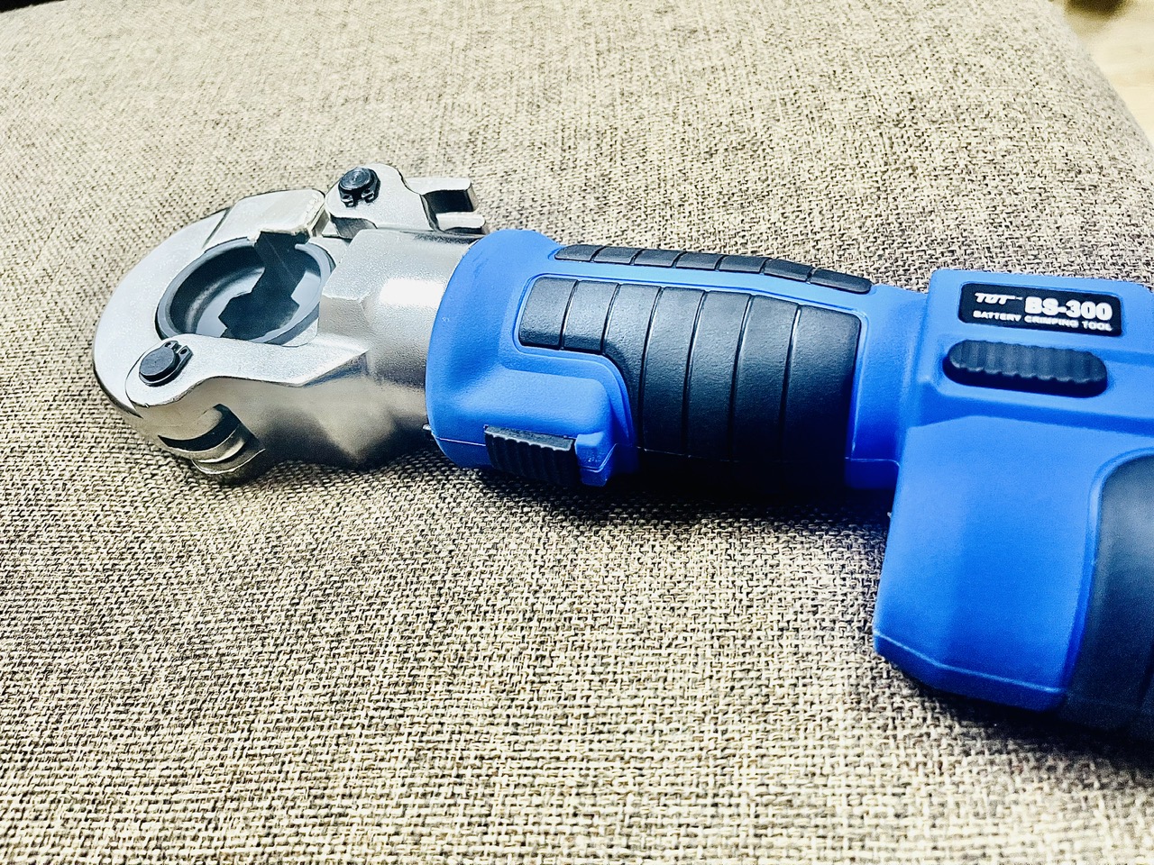Máy ép cos thuỷ lực dùng pin cao cấp BS-300