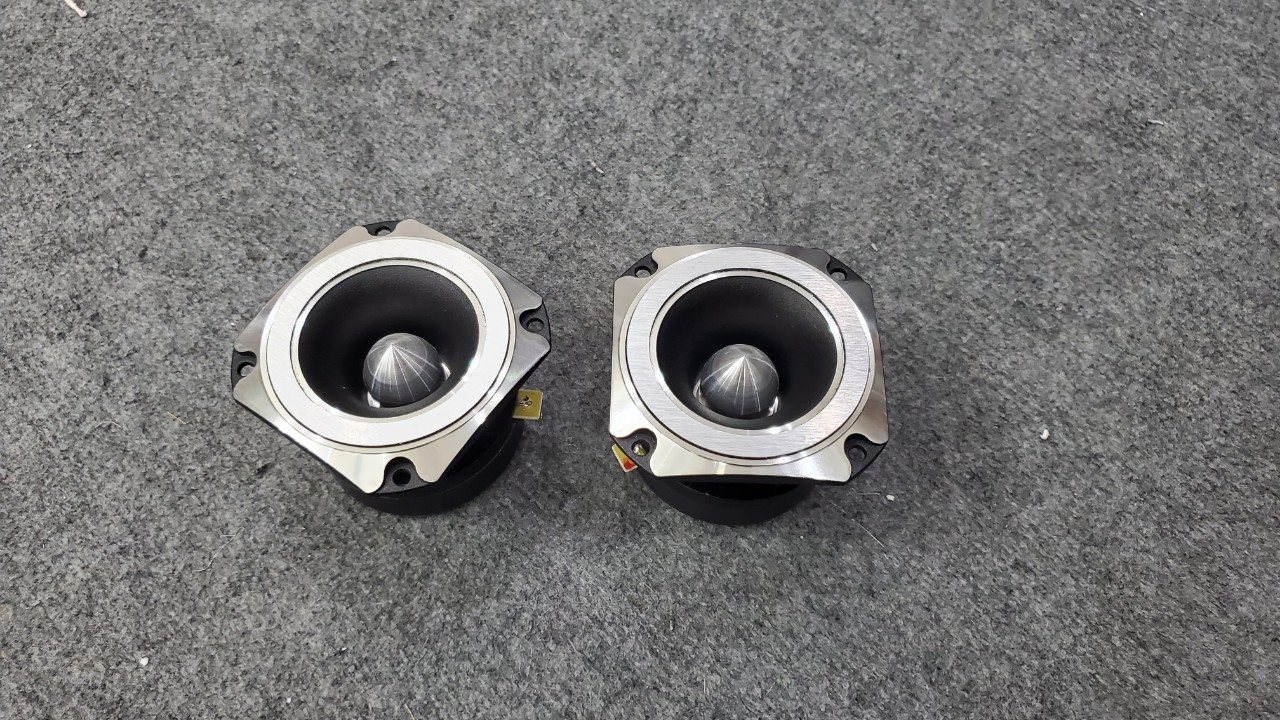 Củ Loa Siêu Treble Pioneer P8804