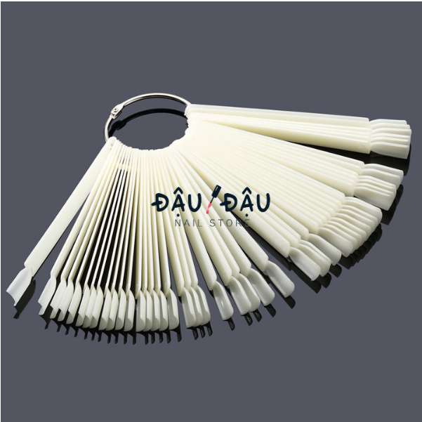 Móng que vuông tập sơn trưng bày 1 bịch 50 que