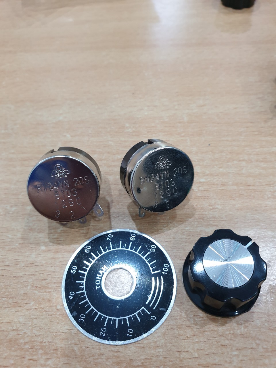 Biến trở B103, B502, B504, B202, B204, mặt chia vạch ( 20 cái)