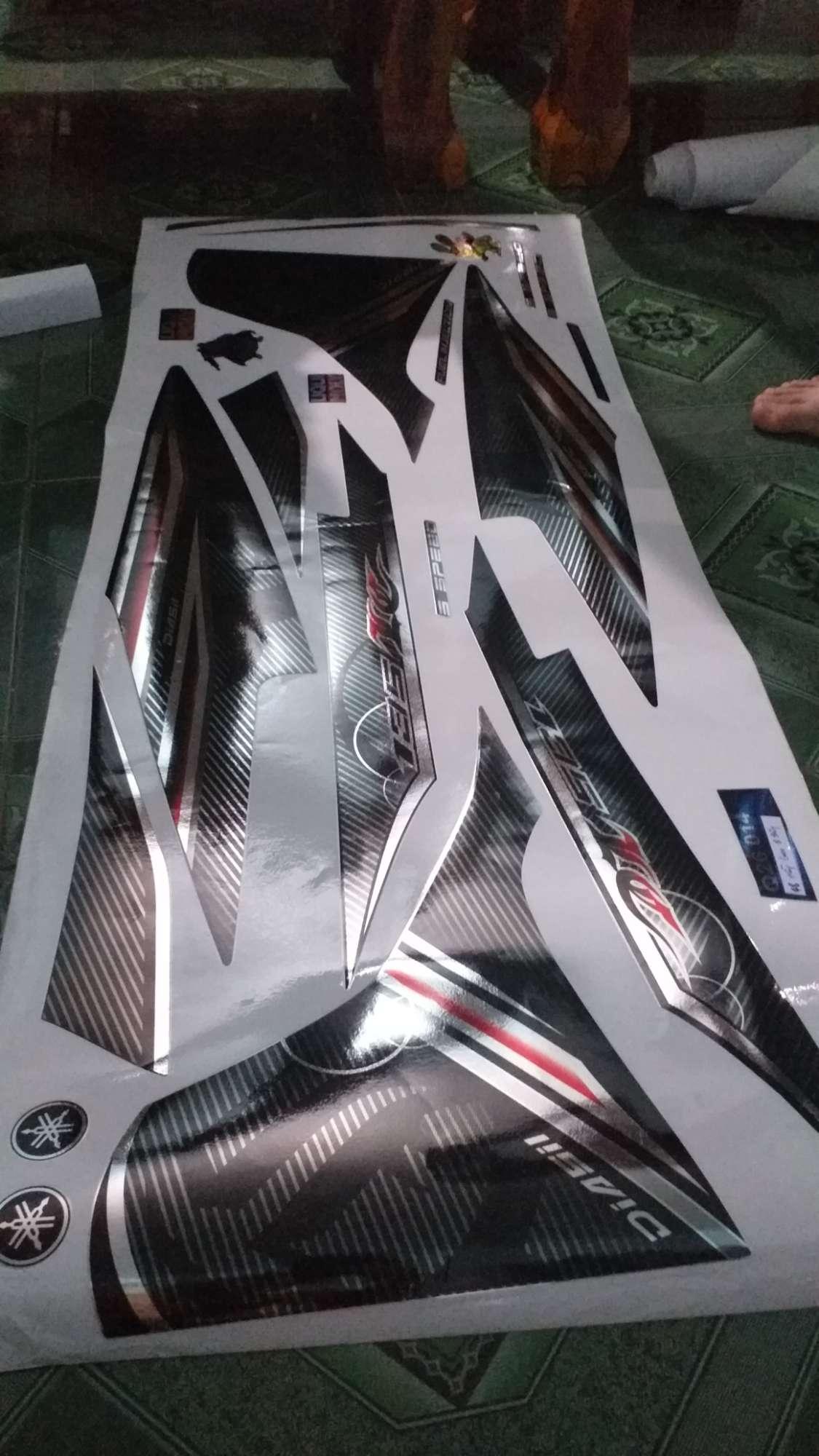 Tem rời crom dán xe ex 135