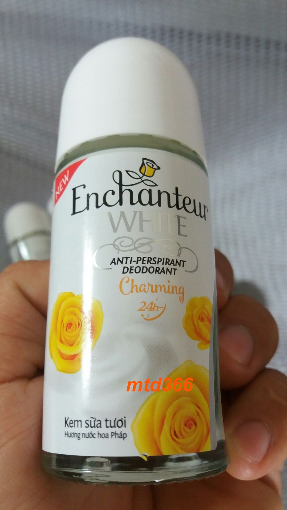Lăn Khử Mùi 50ml White Charming Enchanteur.