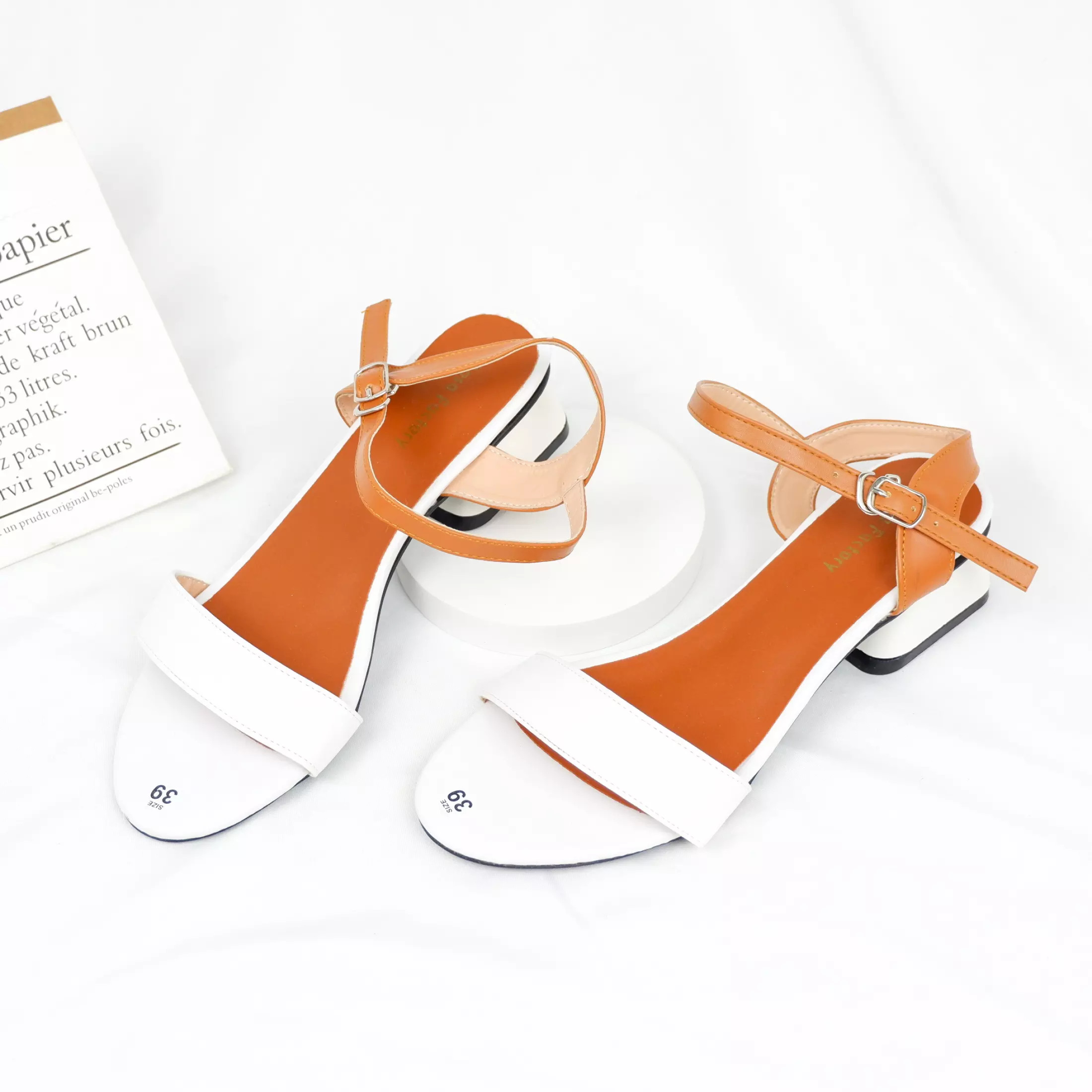 [Mã FASHIONGREEN264 giảm 10% tối đa 30k đơn từ 99k] Giày sandal gót vuông 3p RF