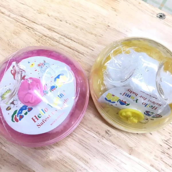 Hộp đựng kèm bông chậm phấn rơm, Hộp đựng phấn em bé