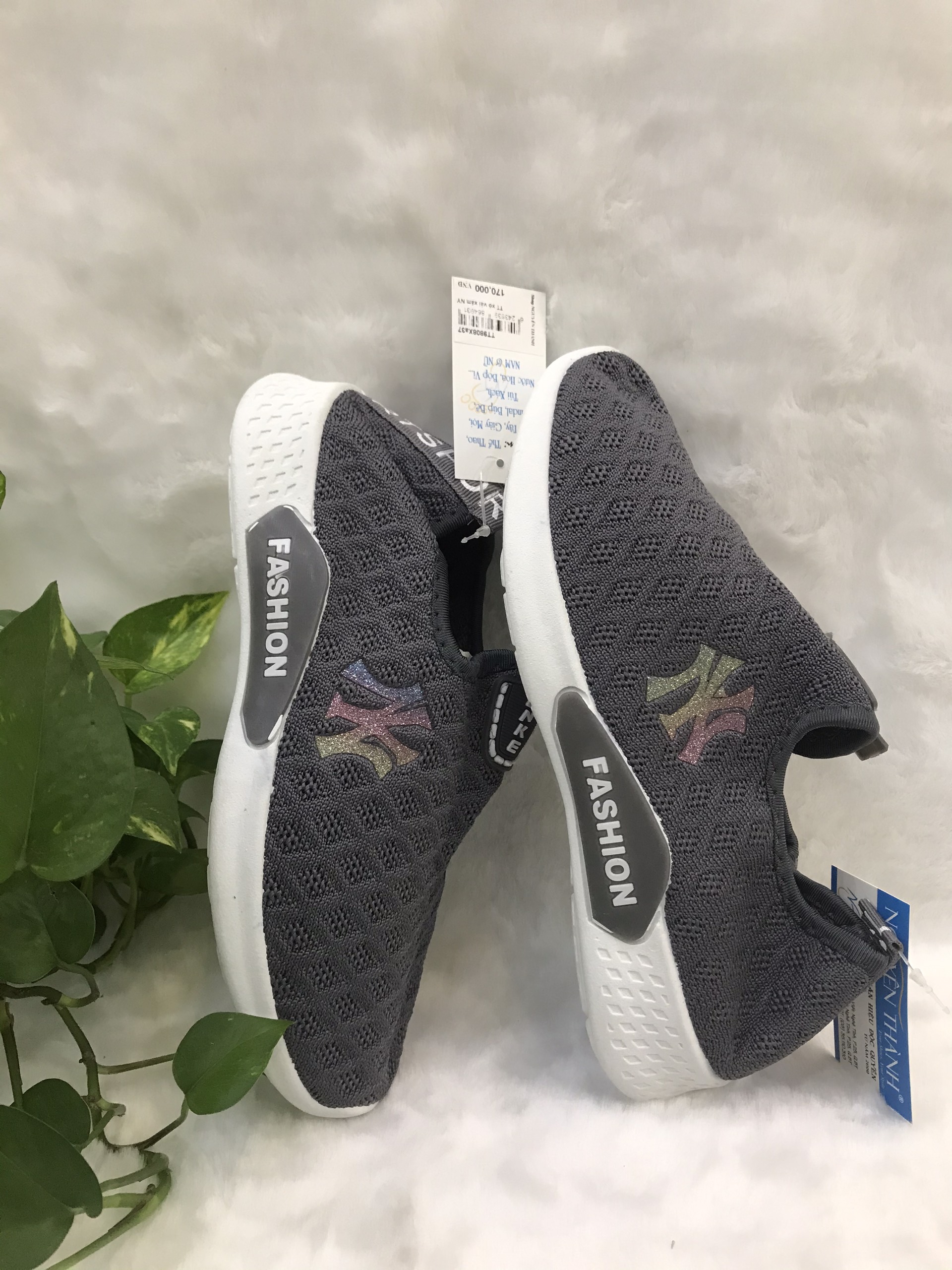 GIÀY SNEAKER NỮ CHỮ HY
