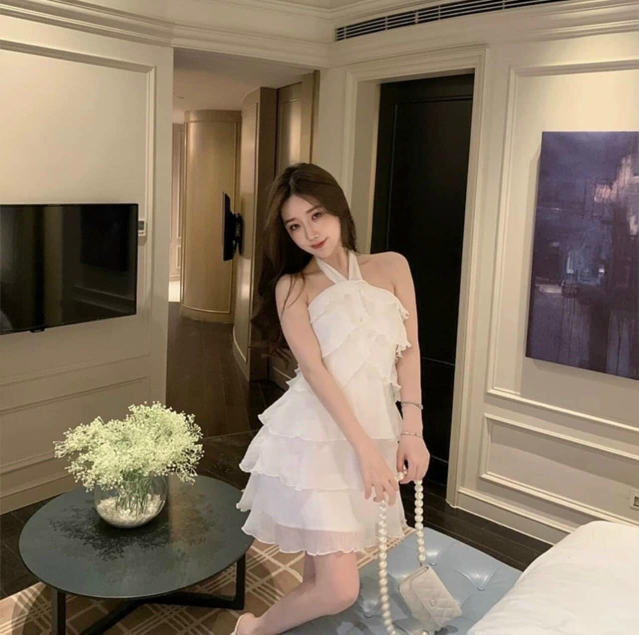 Đầm cổ yếm cột dây nhún bèo tầng có 2 màu trắng đen basic