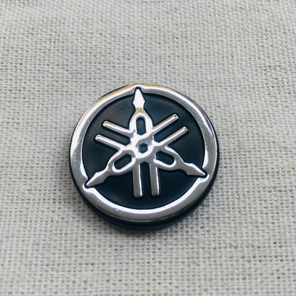 [NHƯ ZIN] TEM LOGO MẶT NẠ, TEM LOGO YAMAHA NHƯ ZIN THEO XE CÁC DÒNG XE YAMAHA (MÀU BẠC ĐEN)