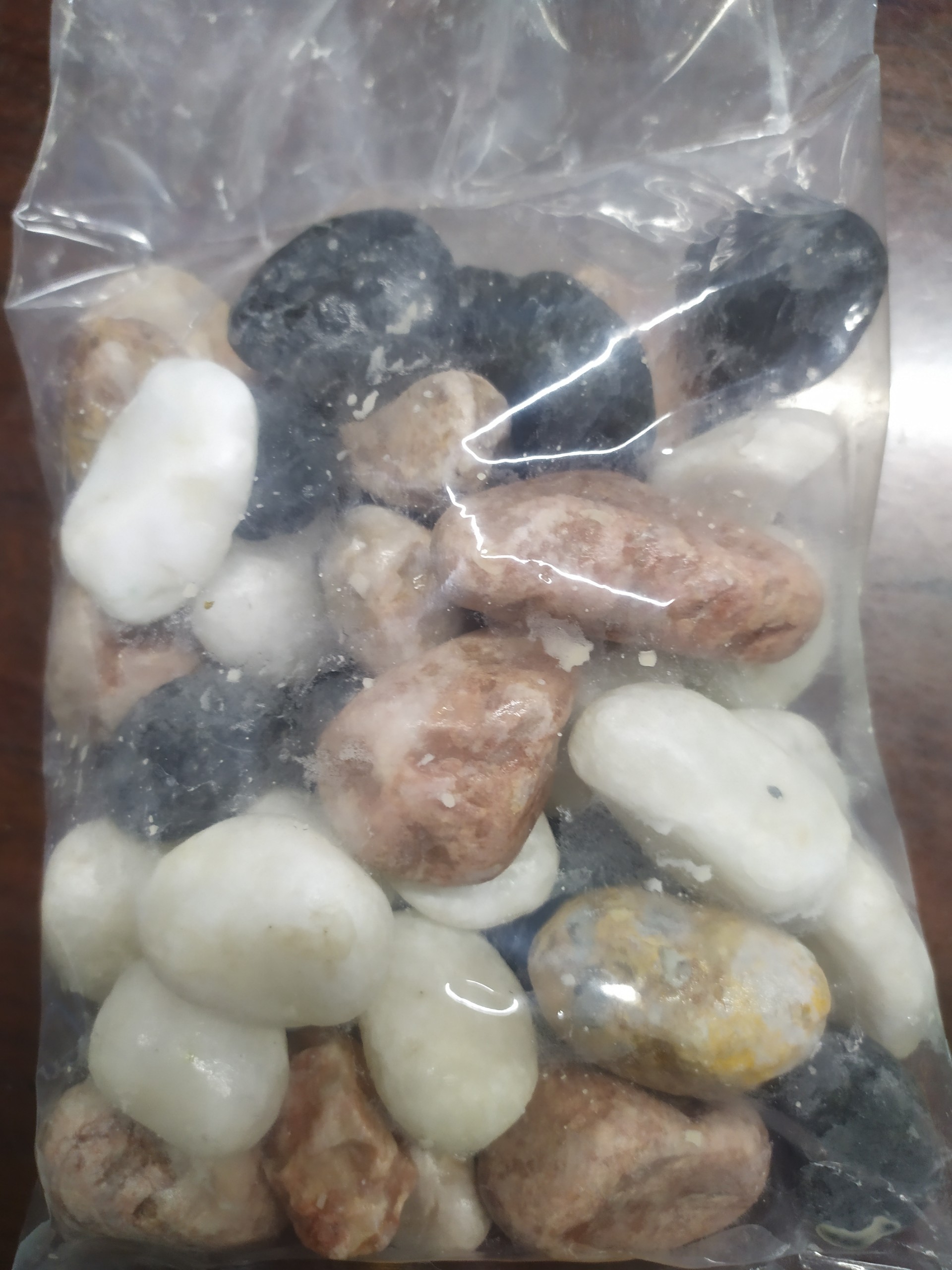 Sỏi Đa màu 1kg trang trí bể cá,sân vườn ,