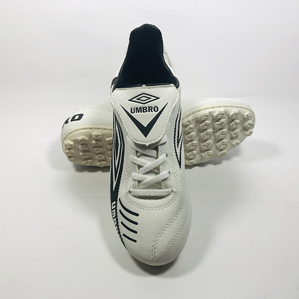 Giày đá bóng sân cỏ nhân tạo Umbro trắng