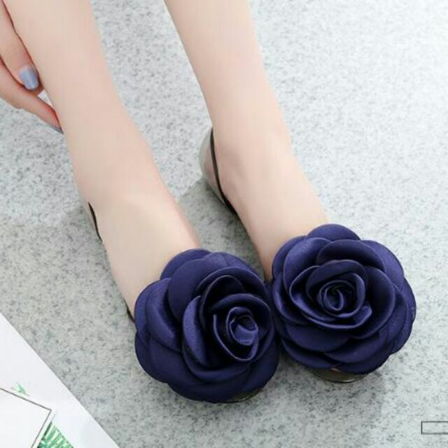 Giày nhựa hoa hồng vải lụa )