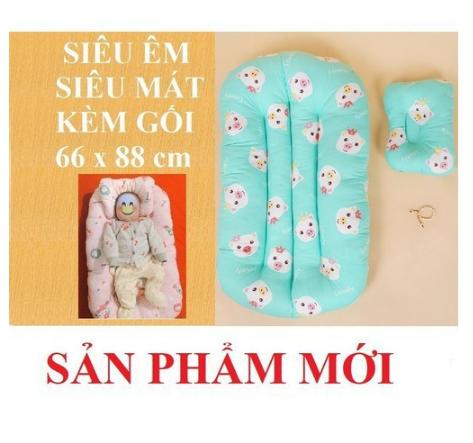 Bộ đệm ngủ cho bé có kèm gối.
