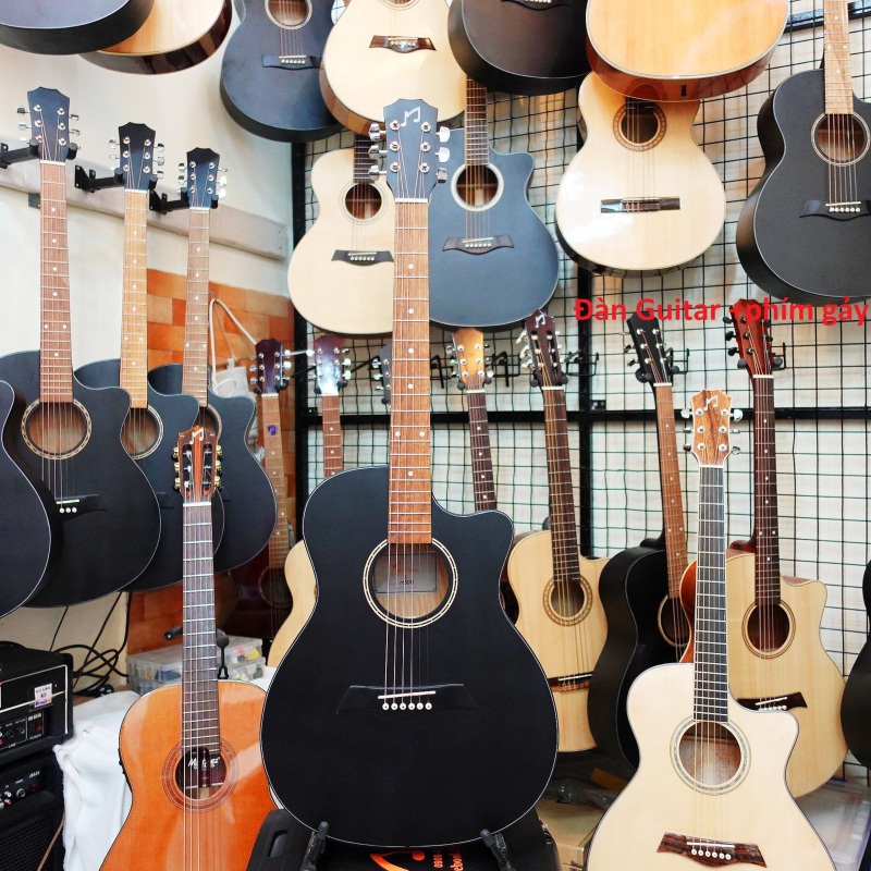 Đàn Guitar Acoustic Gỗ Nhập Khẩu âm thanh tự nhiên và chân thật, có độ bền cao, dễ dàng sử dụng cho người mới tập M300